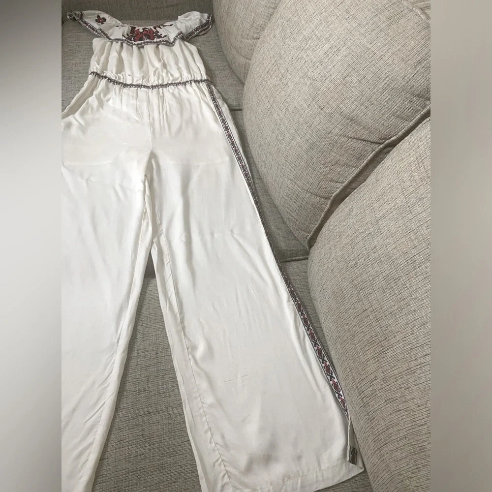 💫HP‼️💫 NWT RAGA (Anthropologie) Off-Shoulder Embroidered Jumpsuit in Ivory, Med - Picture 3 of 9
